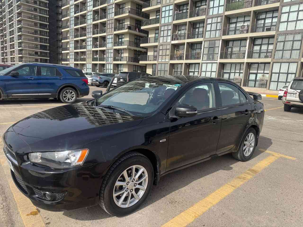 تفيد امكانيه متوسطه 
لانسر 2016
مسيوبيشي القرش Ex 
اخذتها من الشركة زيرو 
ماشيه ٨٤٠٠٠ 
لوحة ارقام دولي 
مضروبه وموضحة بالسونار 
الداخل والمحرك كله سليم 
تحويل مباشر بأسم السايق 
بدون غرامات ومجدد سنوية 
السعر رقم 1 رد تلقائي 
للتواصل على الرقم ***********
