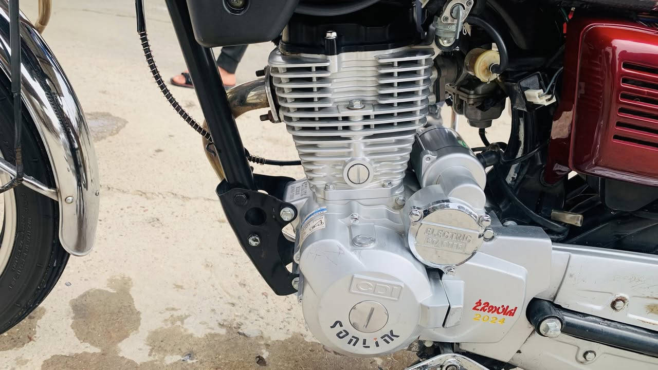 سلام عليكم. دراجه سيفان سولنك  للبيع محرك شرط ما مفتوح الدراجه بلا ديه عايزها ترتيب شويه السعر 550 '.0785 072 7952
