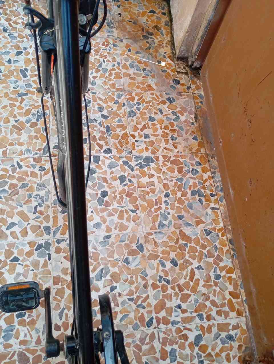 سلام عليكم دراجه هوائيه للبيع حجم 26جديد بس خدوشات خفيفه من الشركه السعر 85بي مجال المكان سومر حي زيونه التواصل على الرقم ***********
