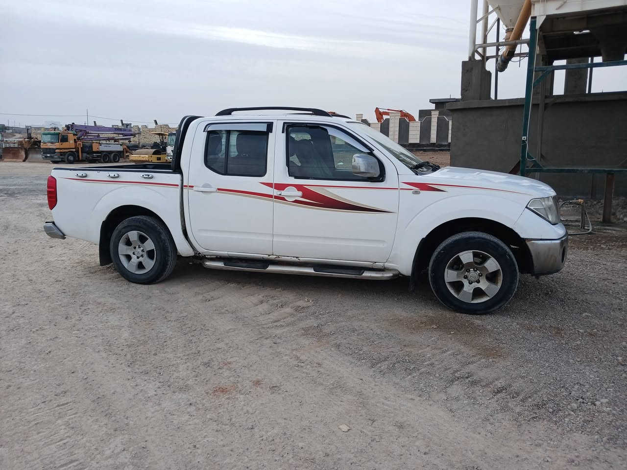 نيفار 2009 LE للبيع
سيارة جاهزة مجهزة، محرك مجفته جديد ، كير اوتماتيك، مسويلها ادامة تامة، 
تخم تاير جديد
صدر كله جديد 
لايتات زنون
تحكم استيرن 
دواخل نظيفه وحلوة
سنوية باسمي ل2030 
رقم انبار، تحويل ثاني يوم 
 السيارة ضررها متجية ومبدل بيها 3 بوب 
السعر 72 وبيها مجال، 
اتصال : ***********
