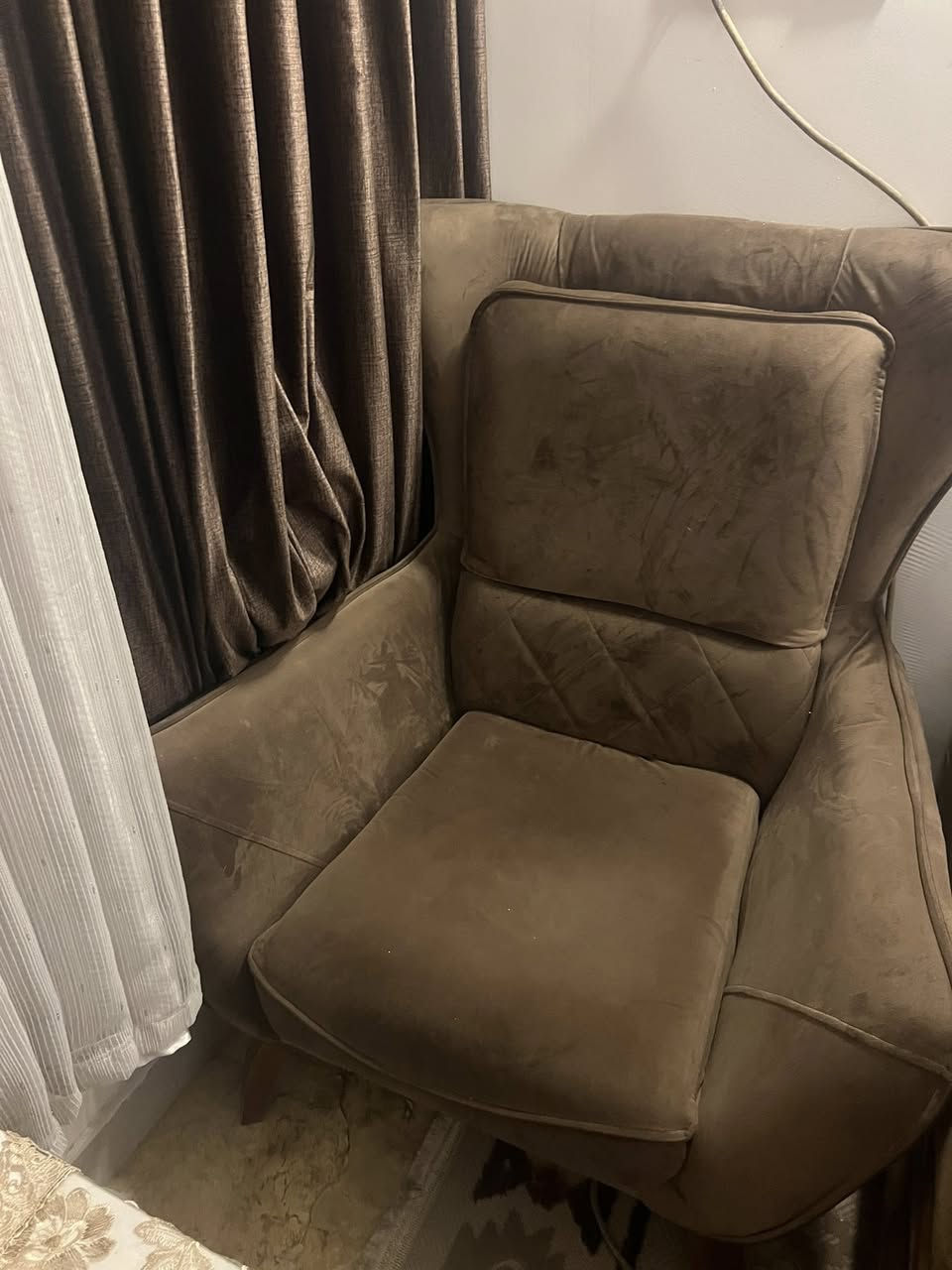 كراسي اثنين سعرهن ١٣٠ حجم كبيرونظيفات جداااا وزولية بوهيمي تركي ثقيل سعرها ٥٠ مكان بغداد ***********
