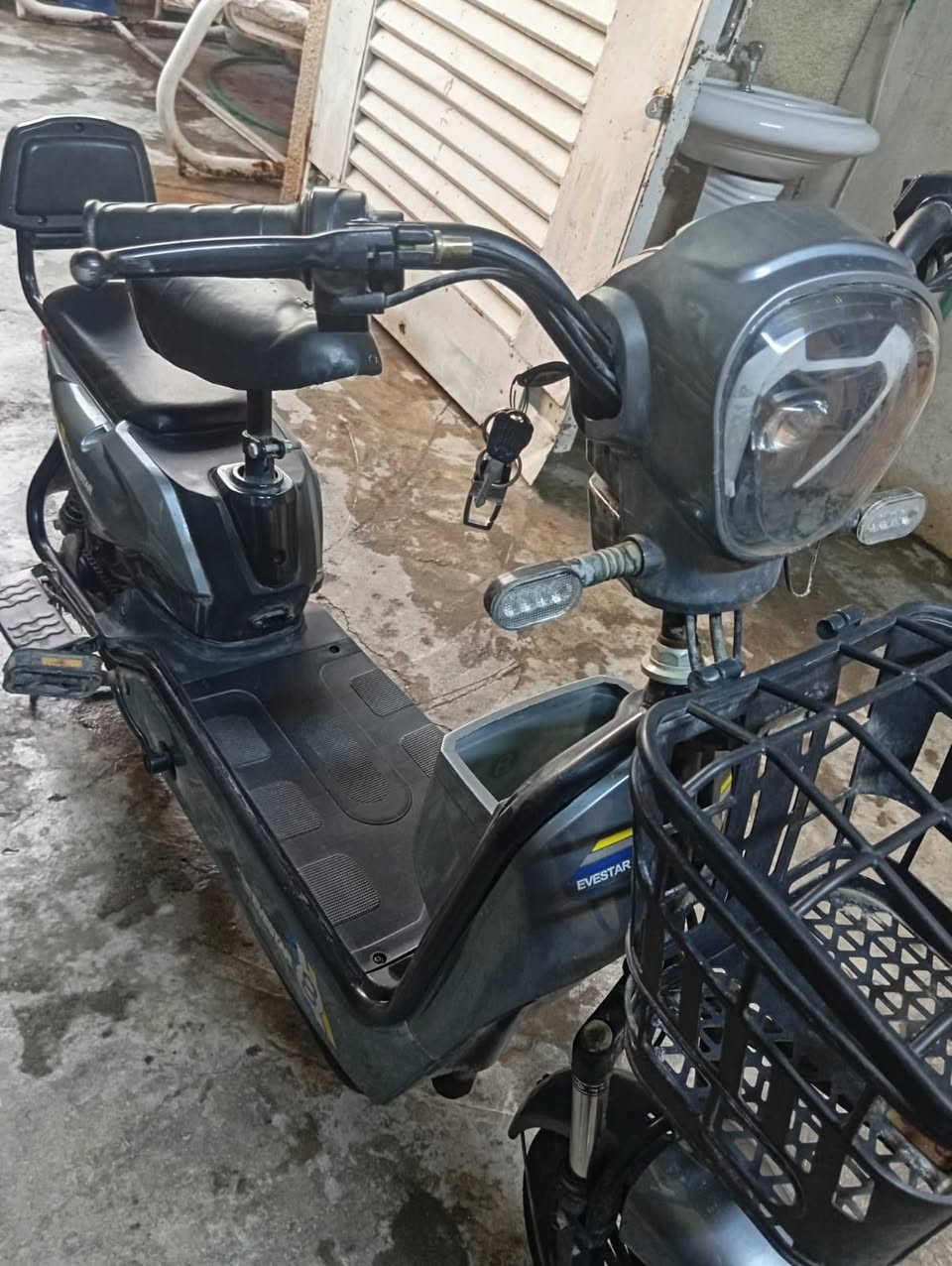 السلام عليكم دراجة شحن حجم 14 للبيع السعر 100 وبيهة مجال مكاني بغداد حي العامل بطاريات نقصها الرقم***********
