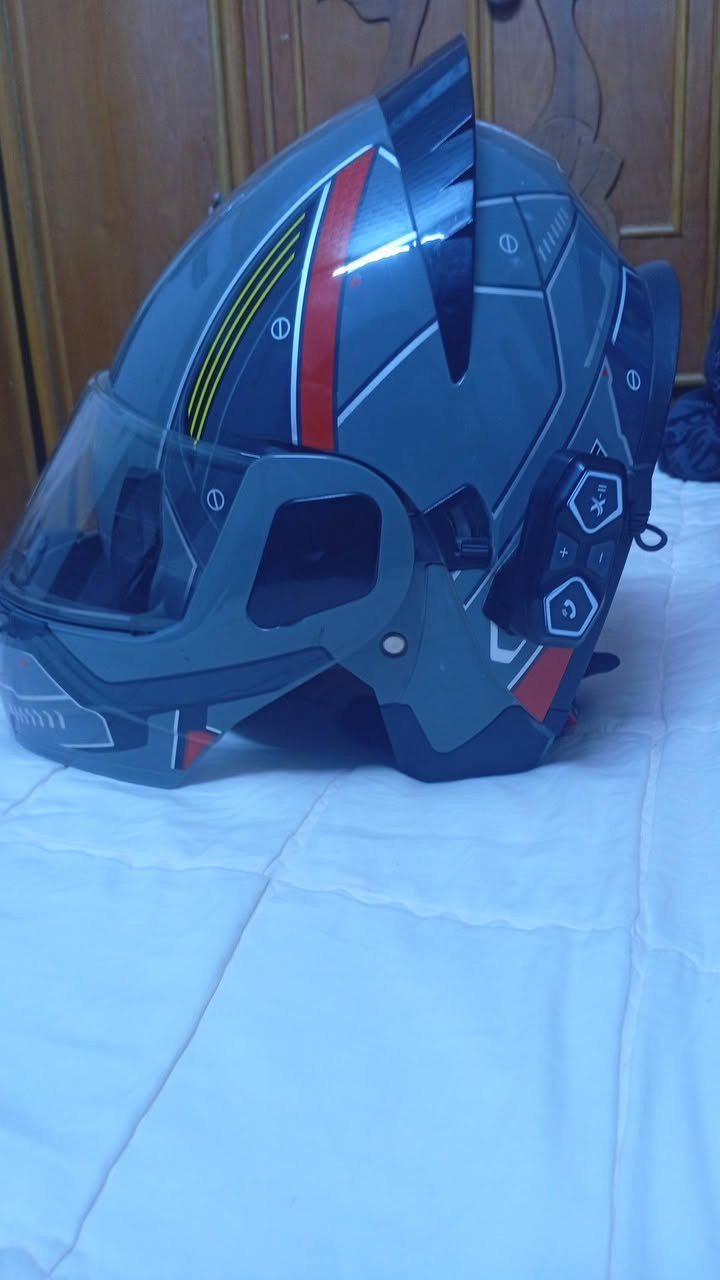 صندوك دليفري مربع +خوذه وياهة سماعتهة والمايك الصندوق قفله 70 الخوذة 45 الخوذة بيهة مجال
***********
