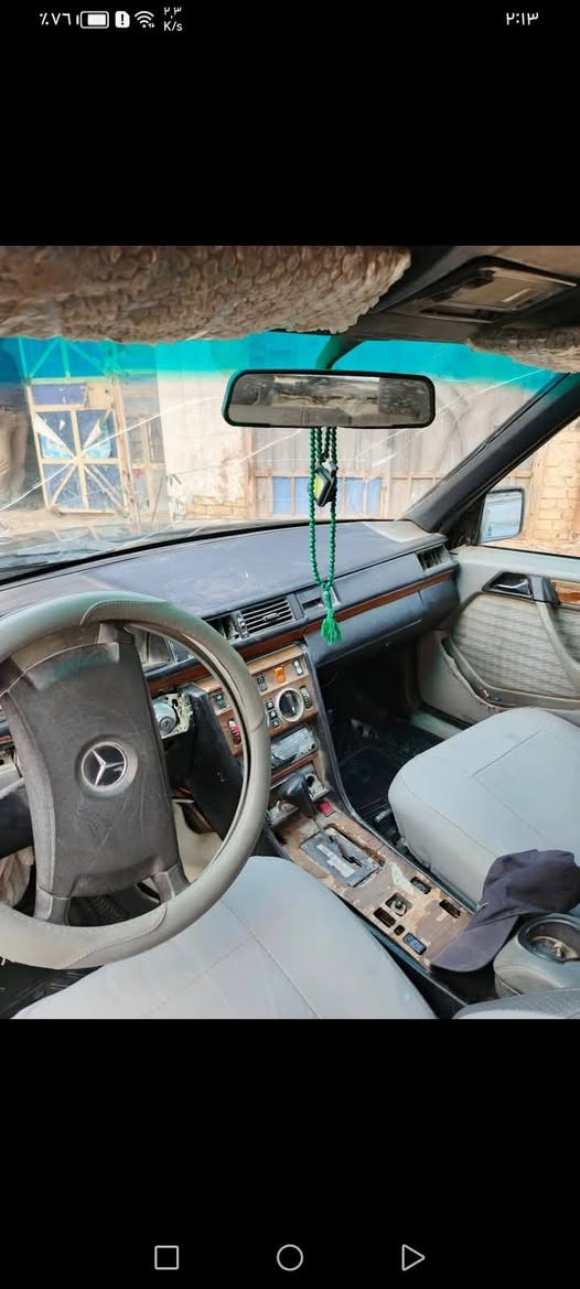 السلام عليكم سياره مارسيدس البيع و لامراوس سعر 35 وبيه مجال المحرك 300 رقم الهاتف *********** المكان عماره مغربه
