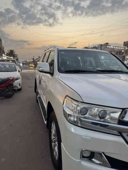 لاندكروز 
سلام عليكم 

لاندكروز موديل 2016 محرك 6 فطيميه 

رقم اتصل  ***********
