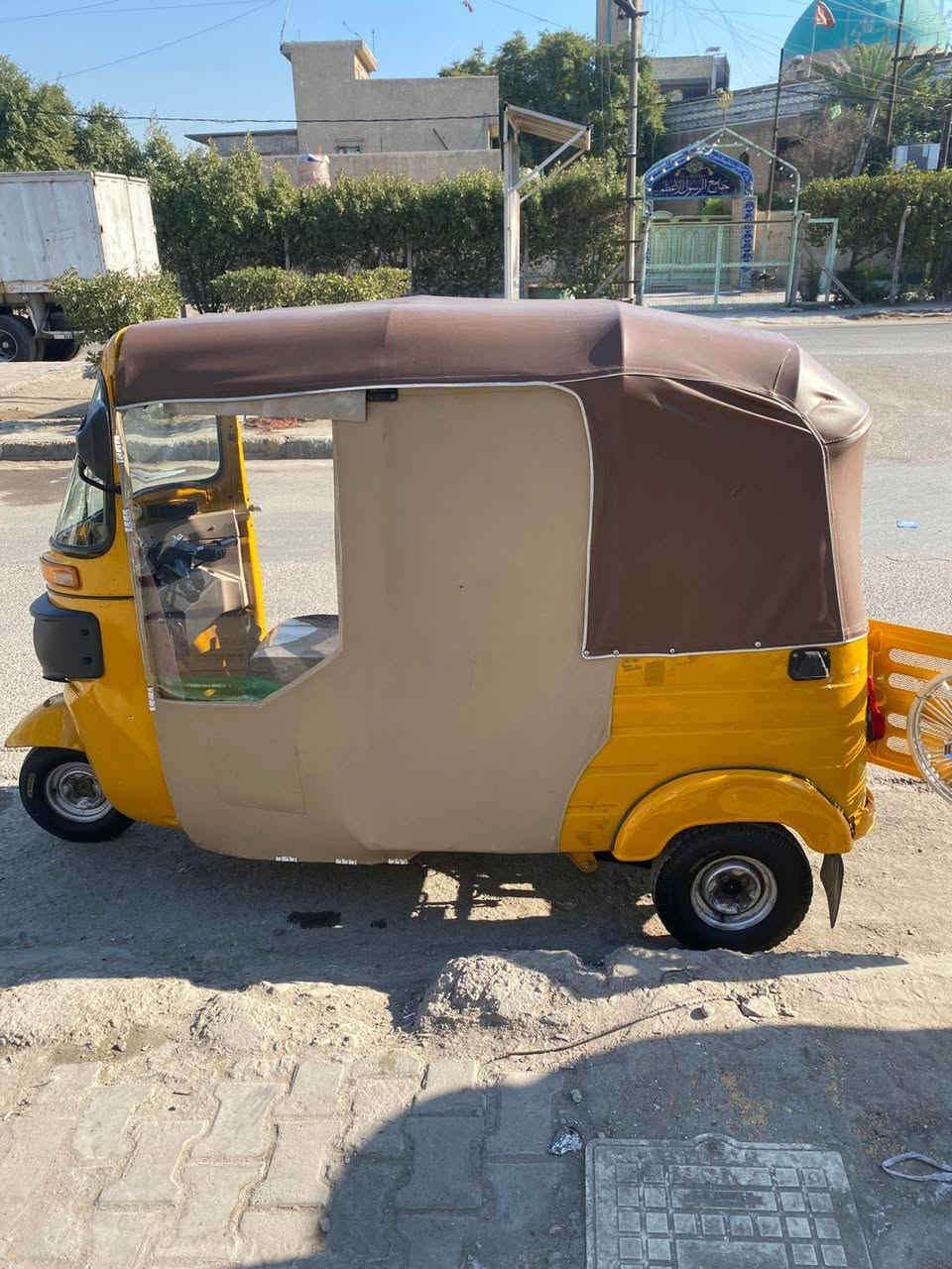 سلام عليكم تكتك للبيع موديل ٢٠١٩ الشهر ال١٠ رقم وسنويه تحويل ثاني يوم تكتك خير من الله اكسل جديد كهربائيات كلها شغاله ضفيره جديده خلفيه اماميه تكتك كبل لشارع مال جناي تكتك مصبوغه عام لجماليه بيها ظربه بلغد ومعمر وبيها ظربه ليوره بصف الجاملغ بصيطه وخياسات هم بصيطه كما موضح بصوره ريدها ب٦ وبيها مجال بصيط حك الجيه الاستفسار اتصال ع رقم *********** مكاني بغداد مدينه الصدر قطاع ١٦
