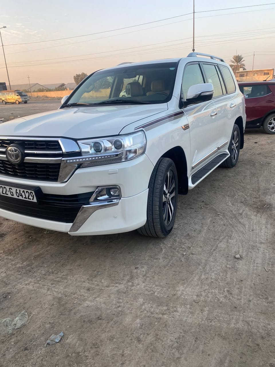 السلام عليكم
لاندكروز موديل ٢٠١٦ بريم رقم اربيل باسمي تحويل او وكالة 
مكفولة كير محرك ماشيه ١٤٢ بيها بارد الي مأشر بالازرق  اقل الشبر قبق البانزين 
وصبغ بالاحمر مأشر كرت اقل الربع الجاملغ ودعامية الخلفيه مقدار شبر سيارة احلى من بلصور تخم تاير جديد
رايدها ٤٦٠ وبيها مجال مكاني بغداد _ابوغريب  رقمي ***********
