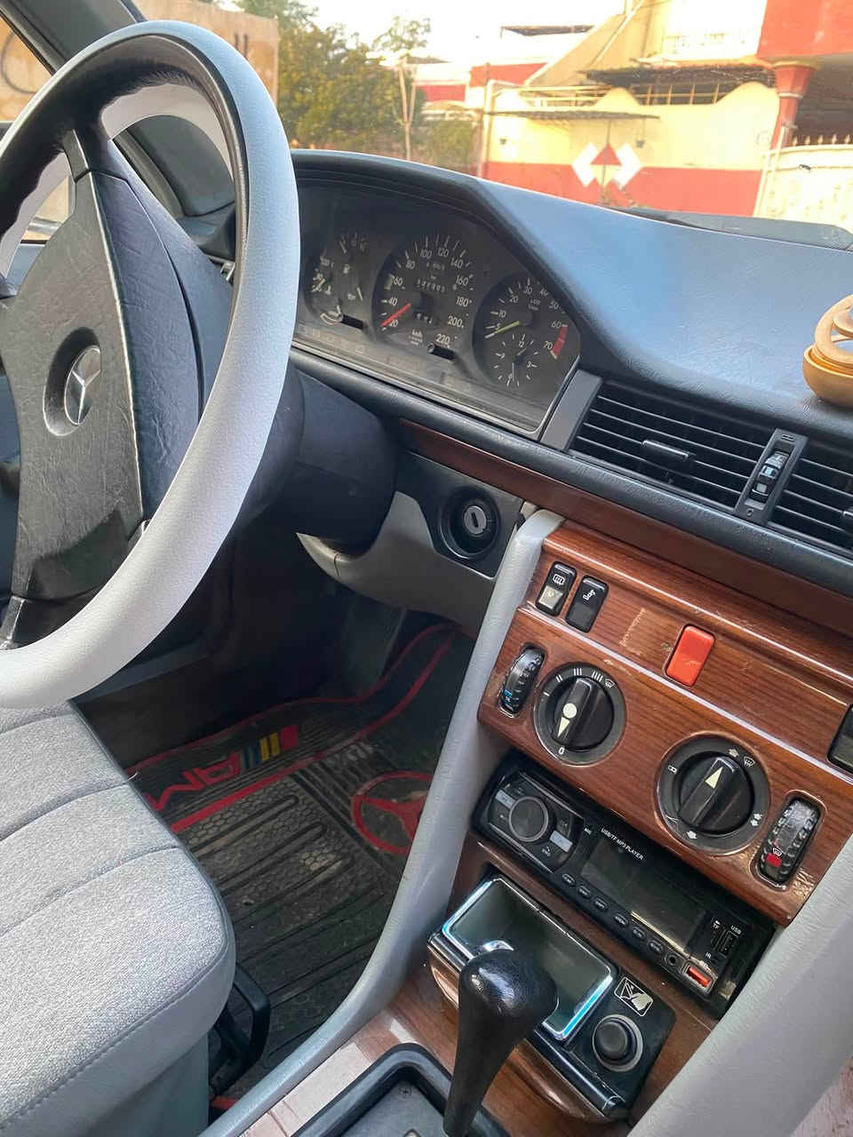 مارسيدس دب موديل 87 محدث 1992 ABS محور بطه 2500 ديلگو  دبلات سلايمه بدون خياس سلايت شغال سنتر لوك  غرفتها حلوه   تبريد شغل رقم سليمانيه دولي سنويه لحد 2031 شرط تحويل سياره جاهزه سعر ٦٢ مكاني كركوك
رقم تلفون ***********
