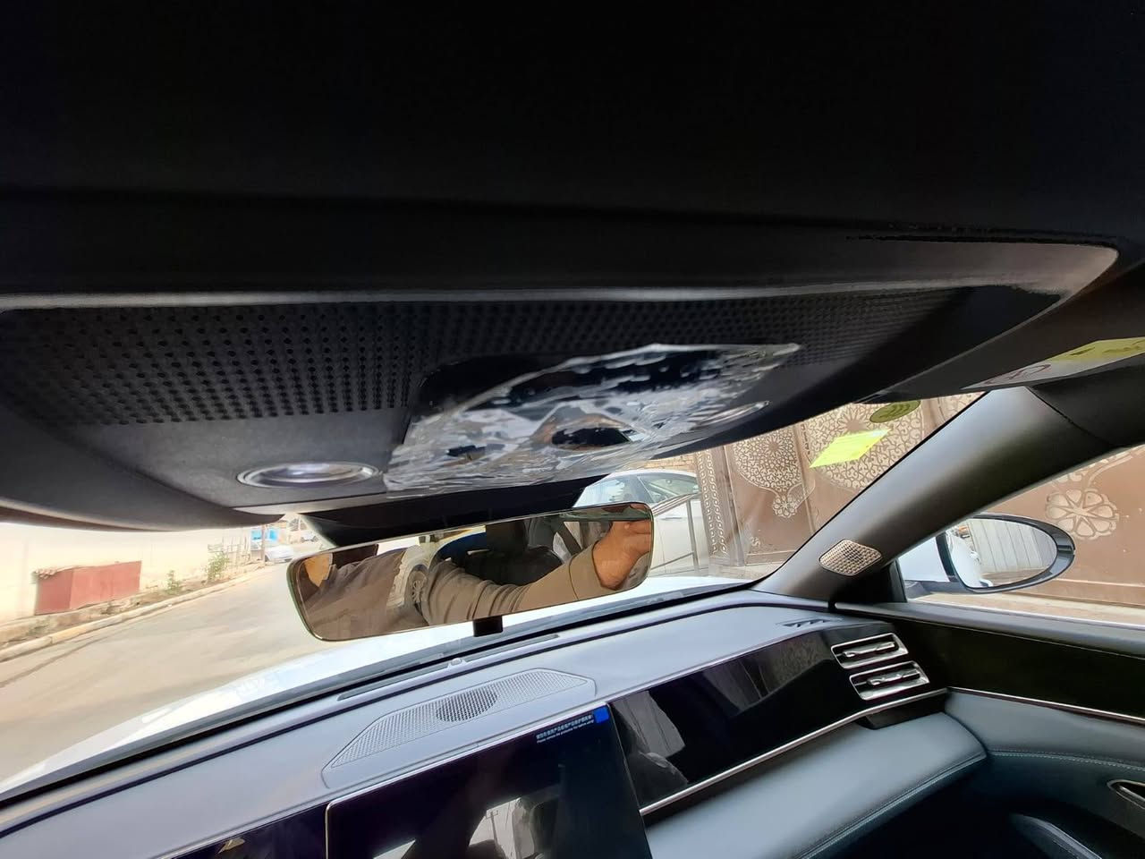 السلام عليكم
بي واي دي جين ال شبيهة الكراون
 مكينة الجيل الخامس موديل 2025
ماشية على كد الترقيم تقريبا 400 كيلو يعني زيرو
مواصفاتها 
لون ابيض 
5 كاميرات محيطية 360 درجة
كشن كهرباء
لون الداخل مميز اسود مطعم بزيتوني
شاشة دوارة
القمارة بانوراما
ويل 17
بطاريتها تمشي السيارة 120 كيلو
مجموع المشي وية البانزين 2200 كيلو
السيارة عالية عن الكاع و واسعة من الداخل
مرقمة بغداد 
غراضها كاملة شاحنة و ماطور منفاخ و فوم و مثلث
 و بيها بعد هواي مواصفات
السعر المطلوب 27 و نص مليون
للتواصل 
***********
يوجد واتساب
