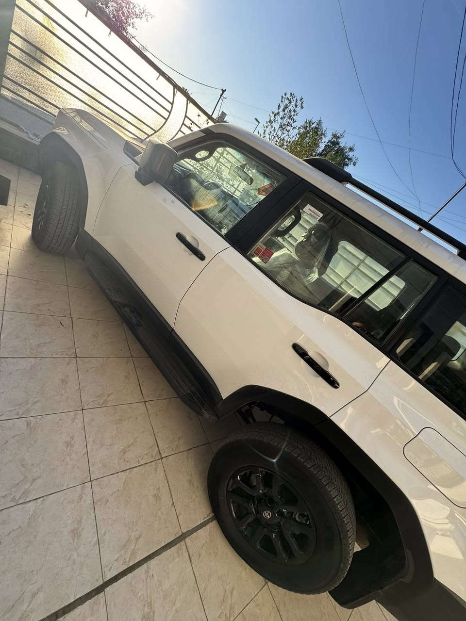 برادو ٢٠٢٤ جديده ماشيه ٥٥٠٠ بعده حاله وكاله مكفوله من كلشي من رقم للرقم مزود عليه سبايدر ودوسات اصليه ويل ادفنجر مع اطار برجستون ياباني رقم بغداد وباسمي تحويل مباشر مواصفات معروفه مكانه بغداد شارع فلسطين والسعر ٤٢٥٠٠. والشراي يتصل ع *********** ملاحظه مزوده بحدود ٢٠٠٠ دولار
