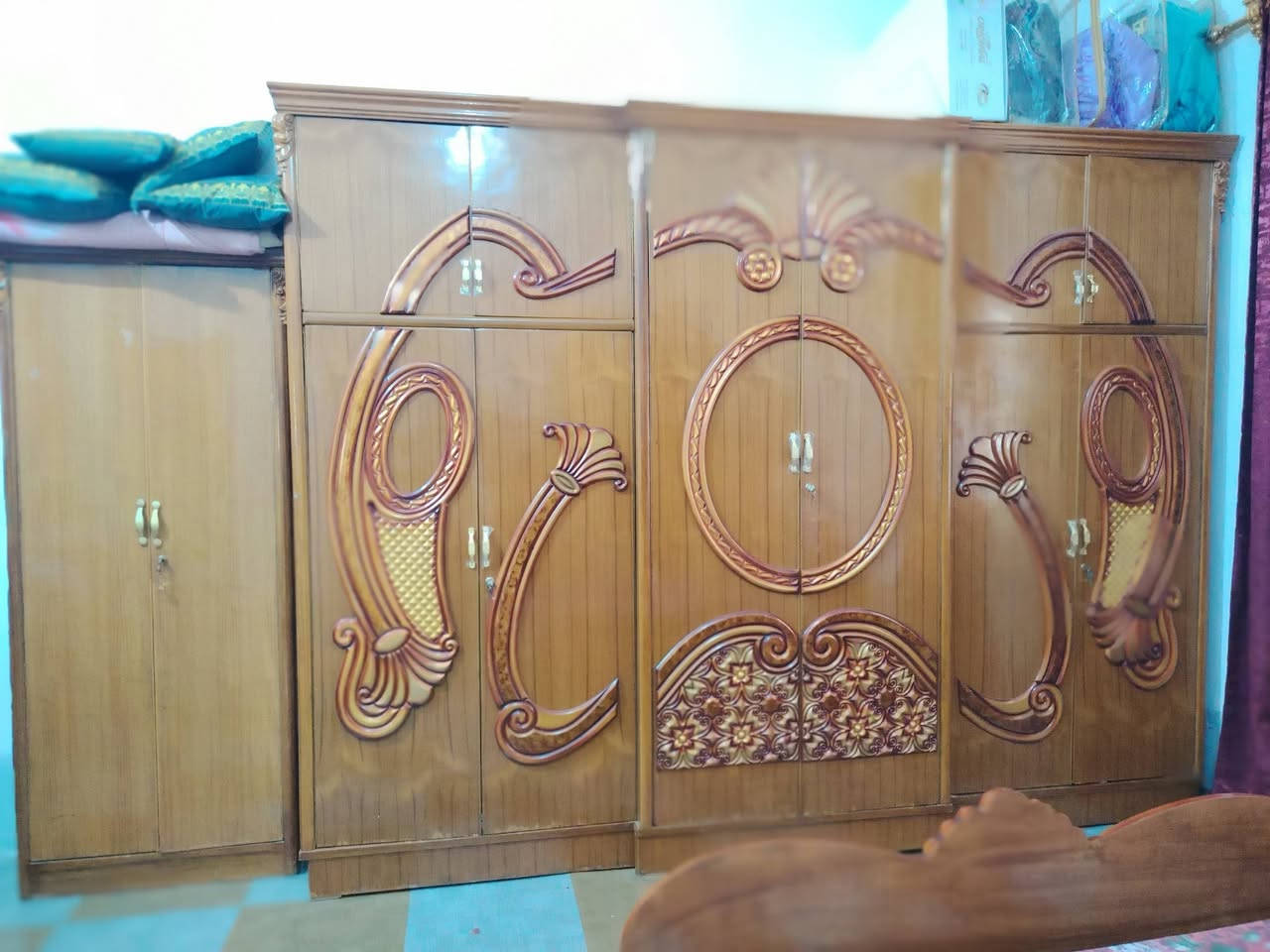 غرفه للبيع نضيفه جدا سعره 900وبيه مجال مكان بغداد تقاطع النهروان الرقم ***********
