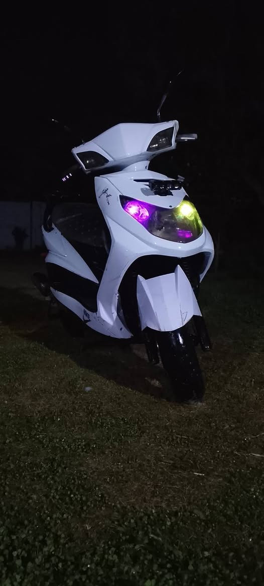 السلام عليكم للبيع  سكنس فحل نوزل خطين شلعه ومعدل المحرك خير من الله بيه ملاحضات بصيطه صالنصه رياضي بيه وشه  صوتها حلووو تايرات جدد نقص فيشه دشبول  مكاني التاجي رقمي *********** // ***********
