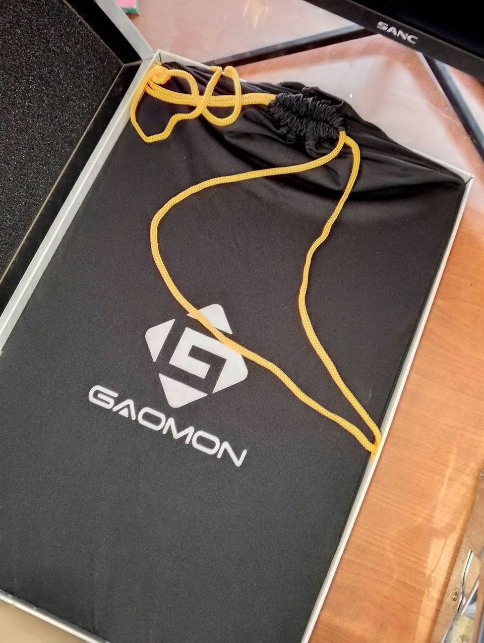 تابلت رسم GAOMON M10K Pro 
مساحة 10انش 
عجلة لمس للتحكم بالرمس مع ازرار قابلة للتخصيص
قلم يعمل بدون شحن او بطارية 
ملحقات رؤس قلم اضافية قفاز و حقيبة للتابلت مع حقيبة القلم
يعمل عن طريق توصيله بالكمبيوتر او اللابتوب
يخدم طلاب الهندسة و الرسامين و المصممين

السعر 80 الف

المكان ديوانية قضاء الشامية و يتوفر توصيل كوفة, النجف


**إذا كنت صاحب هذا الإعلان وتريد حذفه لأي سبب، رجاءا أرسل رسالة إلى الدعم الفني**