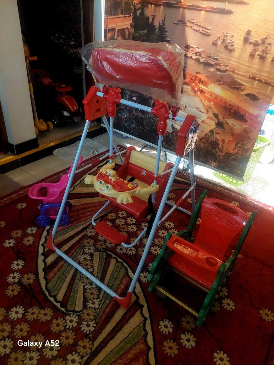 السلام عليكم  خراض البيع جربايه طفل جديده ومرجوحه جديده ستعمل قليل عنوان بغداد المنصور تواصل على رقم ***********بي واتساب توصيل مجانا
