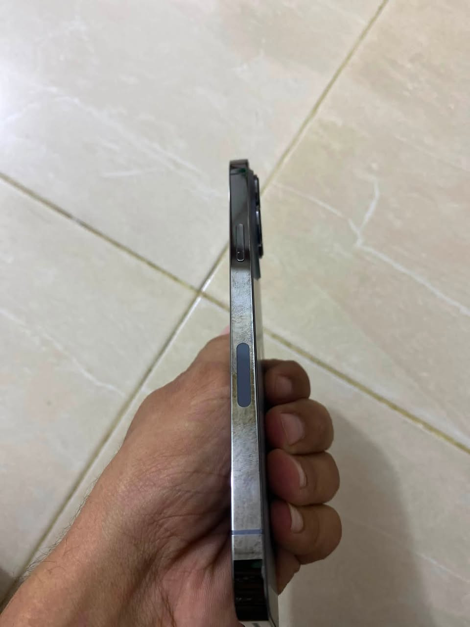 ايفون 13 برو ماكس
ذاكره ٢٥٦
بطاريه ١٠٠ مستبدله اضبط نوعيه 
شاشه من جهاز ثاني خوش نوعيه 
نموضج M/A
جهاز نضف مثل ما واضح كبالكم 
مكان رمادي  
سعر ٥٥٠ بي مجال لحد يكلي ٤٠٠
واتساب فقط ***********
