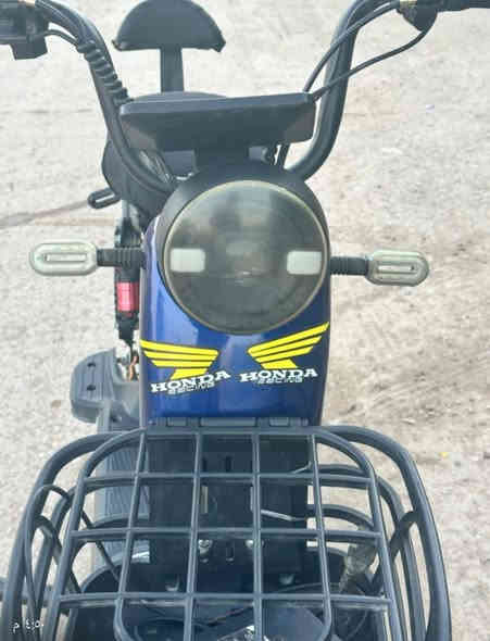 سلام عليكم دراجه البيع جديد شغله درجه بطاريت جداد موديل 2024 حجم 20 المكان بغداد العامرية سعر 280 وبيه مجال ***********
