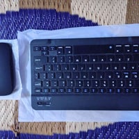 عندي كيبورد وماوس جديدات واي فاي وابلوتوث السعر ٣٠ الاتصال على الرقم ٠...