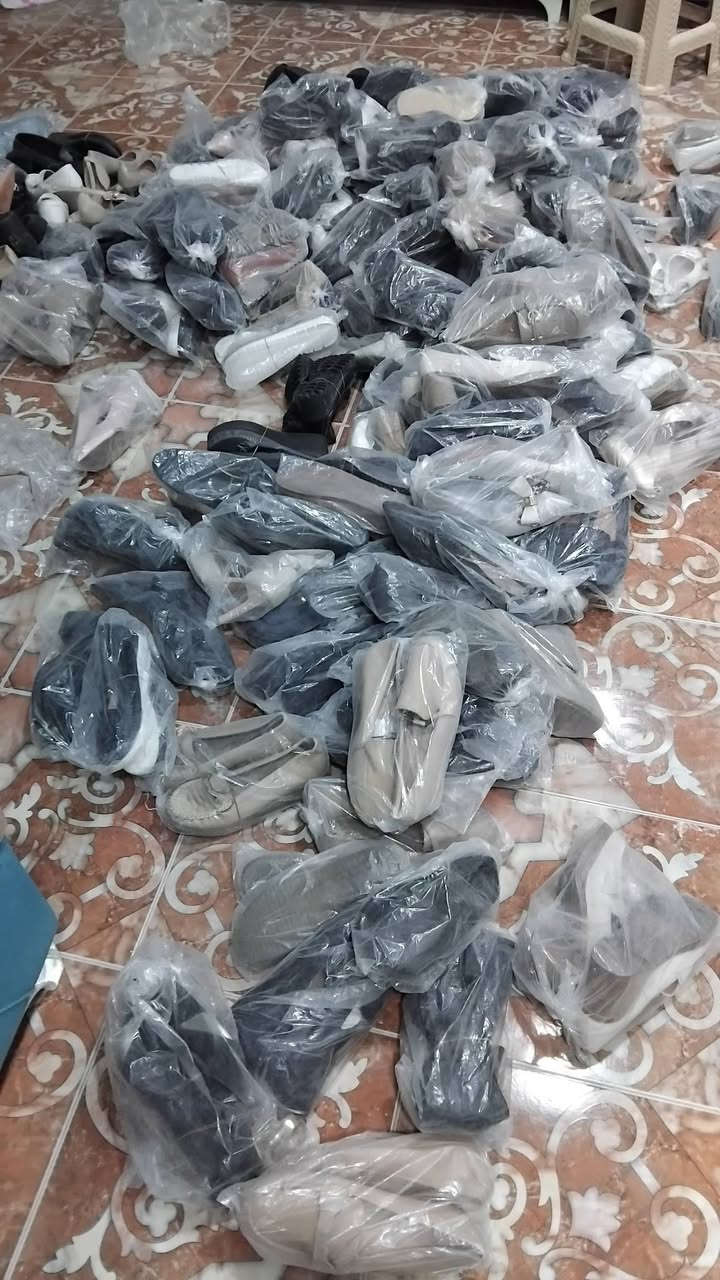 السلام عليكم
تصفيه محل احذيه نسائيه ١٥٠ قطعه مشكل 
للاستفسار ***********
