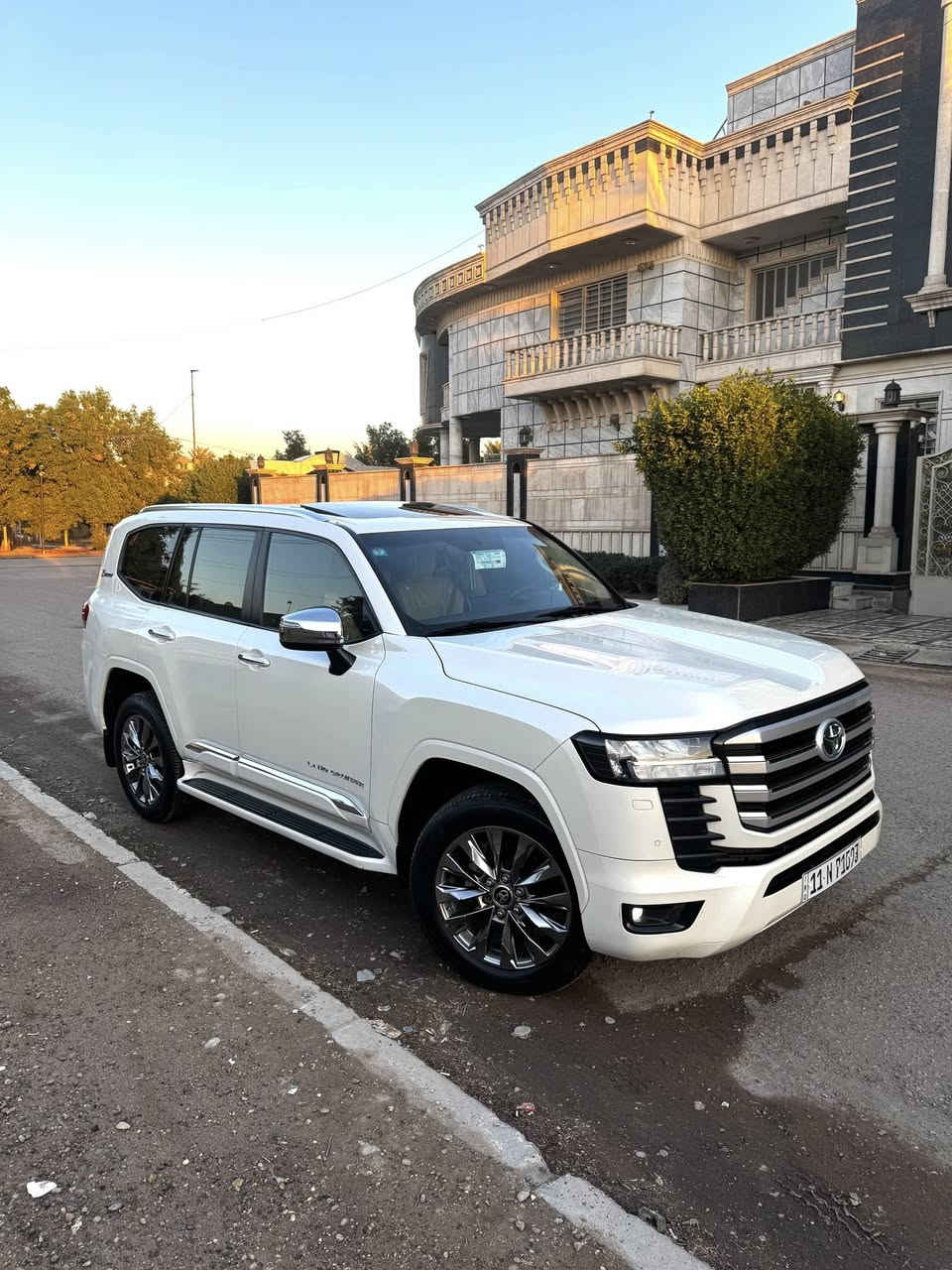 سلام عليكم للبيع
تويوتا لاندكروزGXR 2022 مغلفه ppf

لون ابيض   ساز

فول مواصفات

بصمة تشغيل وابواب

4 بصمات. ابواب

سلايد فتحه

مقاعد جلد 

كشنات كهرباء 3 دكم

تشغيل عن بعد 

جنطة كهرباء شفط  

كشنات جلد بيجي + دواخل صاج

نقط عمياء 

7 راكب 

 تبريد مقاعد 

تبريد مركزي  

3 شاشات ايباد تطبيق 

تحكم ستيرن جهتين 

طفايه 

ثلاجه 

شاحن هاتف لاسلكي

هاند بريك بصمة + تلقائي

اوتو HOLD

حساس امامي خلفي  

المري كهرباء شفط + اشاير  

كامره.دواره. 360 درجة

ويلكب كروم

3وضعيات قيادة sports Eco NORMAL

لدد امامي + خلفي 

كشاف زنون

لايتات عدسة زنون

6 سلندر تنفس طبيعي 

  4X4  

فول انظمة وتحكمات 

باقي مواصفات الاندكروز  معرفة فول الفول

السيارة مكفولة

عدتها وكتلوكات وكاعيات كلها جديد

ماشية 45km

مكانه بغداد شارع فلسطين 

السعر 65500$ وبيه مجال نشالله 

الرقم ***********
