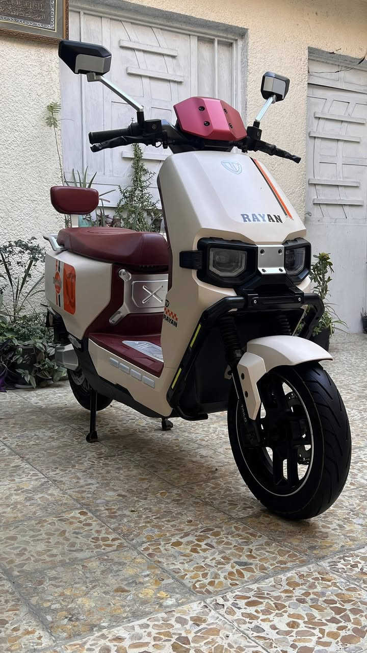 سلام عليكم
دراجه شحن الريان وحش الكون
دراجه جديدة مكفوله من الشخط
لون بيجي وداخل احمر Vip 
ماشيه٧٥٠ كيلو حقيقي 
دبل بصمه تشغيل عدد٢ 
كتلوكات الشركه والشاحن الاصلي وياها
مكاني الشعب شارع الصحه 
السعر ٩٦٠ وبيها مجال قليل 
***********
