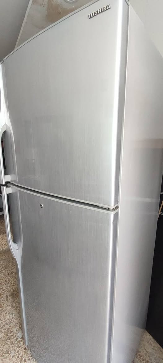 ثلاجه توشيبا الاصليه اخو الجديد ١٨ قدم بخاخ بلاديه شرط وضمان ٢٢٠ الف ***********
