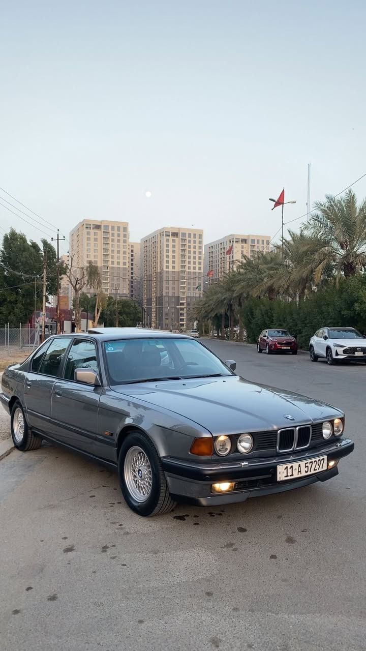 للبيع
Bmw730
سياره موديل ٩١ رقم بغداد الانكليزي هزه جديده باسمي تحويل مباشر 
محرك ٣٠ ٦ سلندر 
محرك كير شغاله ١٠٠/١٠٠
حداديه امامي خلفي جديد 
تبريد شغال ثلج 
موصفات 
دبل ايرباك دبل كمبيوتر دبل جكمجه 
سلايد رووف طكتين 
داخل مخمل  مسند شاشه عرض DVD 
بطاين مخمل صاج ملكي ابو الخط 
نفاظه قلاب 
حساس امامي 
زراك لايت 
ترايش لمتد اسود ترايش دعاميات بلون السياره بلادي 
مرايه وسطيه كهرباء 
مري جانبيه كهرباء 
جام اربعه كهرباء 
مروحه كهرباء F01 
سنتر لوك 
مسجل بلوتوث 
ويل خليه اصلي وتخم تاير جديد 
سياره جديده بمعنى الكلمه وعلى ايد وحده ممركوبه 
كلشي بيها اصلي BMW 
بدون اي نقص جاهزه للاخير مال جناي 
مصبوغه بيها كم قطعه ابيع صبغ عام 
مكفوله من الضربه والخايس 
السعر 73$
للاستفسار الاتصال على الرقم ***********
مكاني السيديه حي الاعلام
