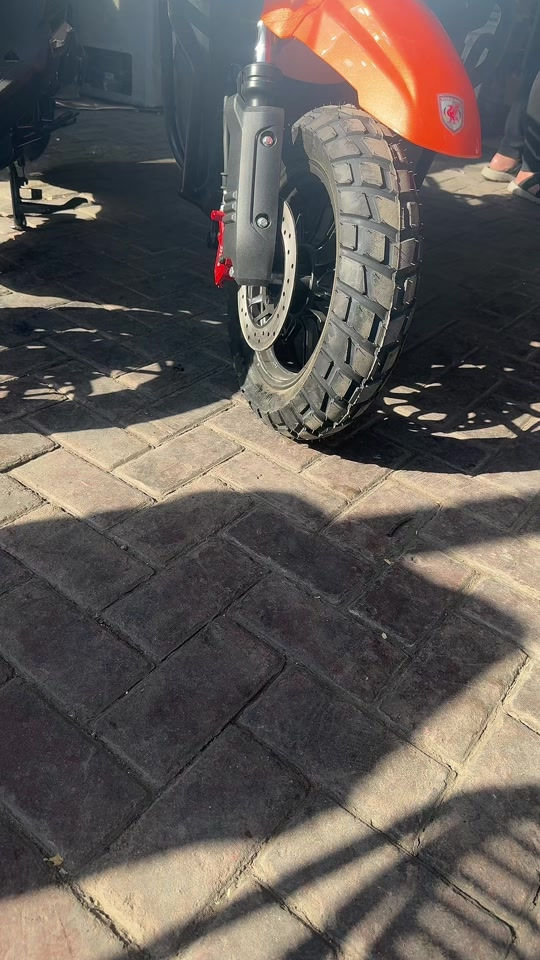 🔥 السلام عليكم زبائن معرض أبو يوسف للدراجات الكهربائية 🔥 وصلت من جديد الدراجة الأباشي أم عيون لدى معرض أبو يوسف للدراجات الكهربائية، وبمواصفات قوية تناسب عشاق القوة والأداء. ⚡ المواصفات: ✅ محرك 3000 واط ✅ سرعة تصل إلى 125 كم/ساعة ✅ بطاريات 6 مصرات بمدى يصل إلى أكثر من 80 كم حقيقي ✅ دسك أمامي وخلفي ✅ نظام فرامل ABS مانع للانزلاق ✅ دبلات غاز ✅ تايرات جبلية مقاس 12 ✅ دبل إشارة ✅ رجوع للخلف ✅ بلوتوث 📍 زورونا في معرض أبو يوسف للدراجات الكهربائية واستمتع بأقوى العروض وأفضل الأسعار. 📞 للاستفسار والحجز:*********** العنوان الاعظميه شارع عشرين قرب جامع نشميه✅🚀
