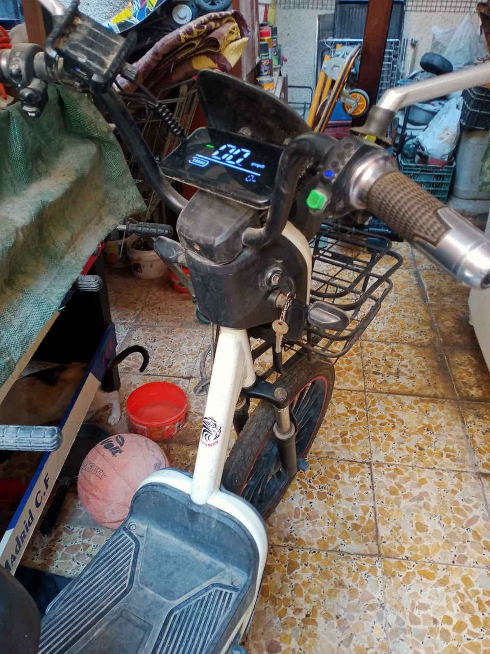 دراجه شحن ست بطاريات مع الشاحنة وسويج ريموت كنترول شغاله وبلاديه على الشركة 
*********** بغداد, العراق
