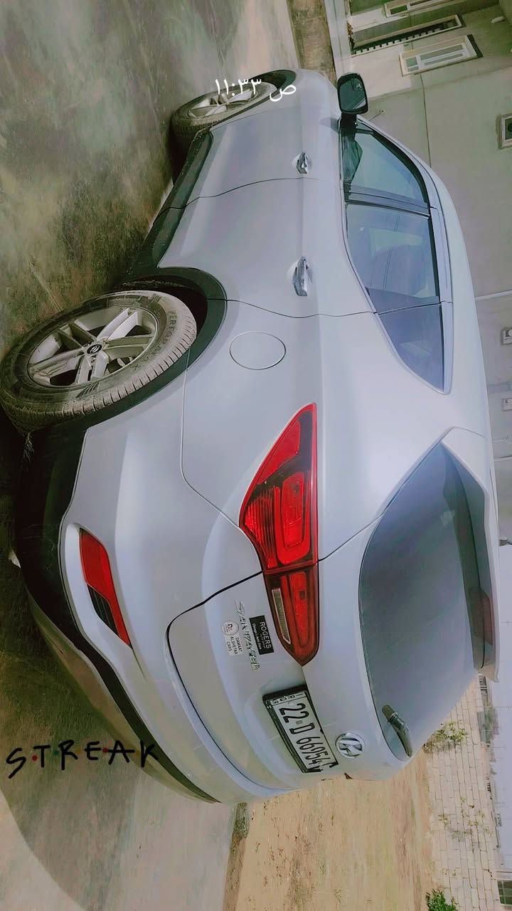 السلام عليكم.. هوندا سنتافي موديل 2018 رقم اربيل دولي ماشيه 122 الف لون سلفر مكفوله كير محرك مكفوله حادث جاملغ وبونيد بدون ايرباك وعندي سونار كامره دواره تحكمات اكروز سرعه محرك 2400.وارد امريكي.. مكفول كير نضام اسبورت امراوس بيع و متواجد خاص
اسعر... 140.. وبيه مجال... 
مكان سياره صلاح الدين قضاء الشرقاط 
رقم الهاتف ***********
