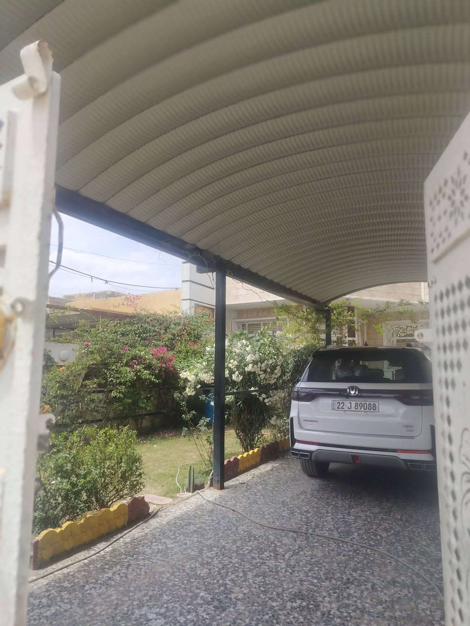 دار ٢٥٦ متر زراعي سند ٢٥ بناء حديث طابق واحد بناء بلوك كلب غرفتين نوم ومنور عدد ٢ وهول داخلي وحمامات عدد2 ومطبخ وديوان وكراج يتسع سيارتين وحديقه.
بغداد جسر ديالى الجديد الكرغوليه قرب أسواق اسطنبول شارع ملايين في البدايه.
السعر ١٧٥ مليون وبيه مجال بصيط
***********
