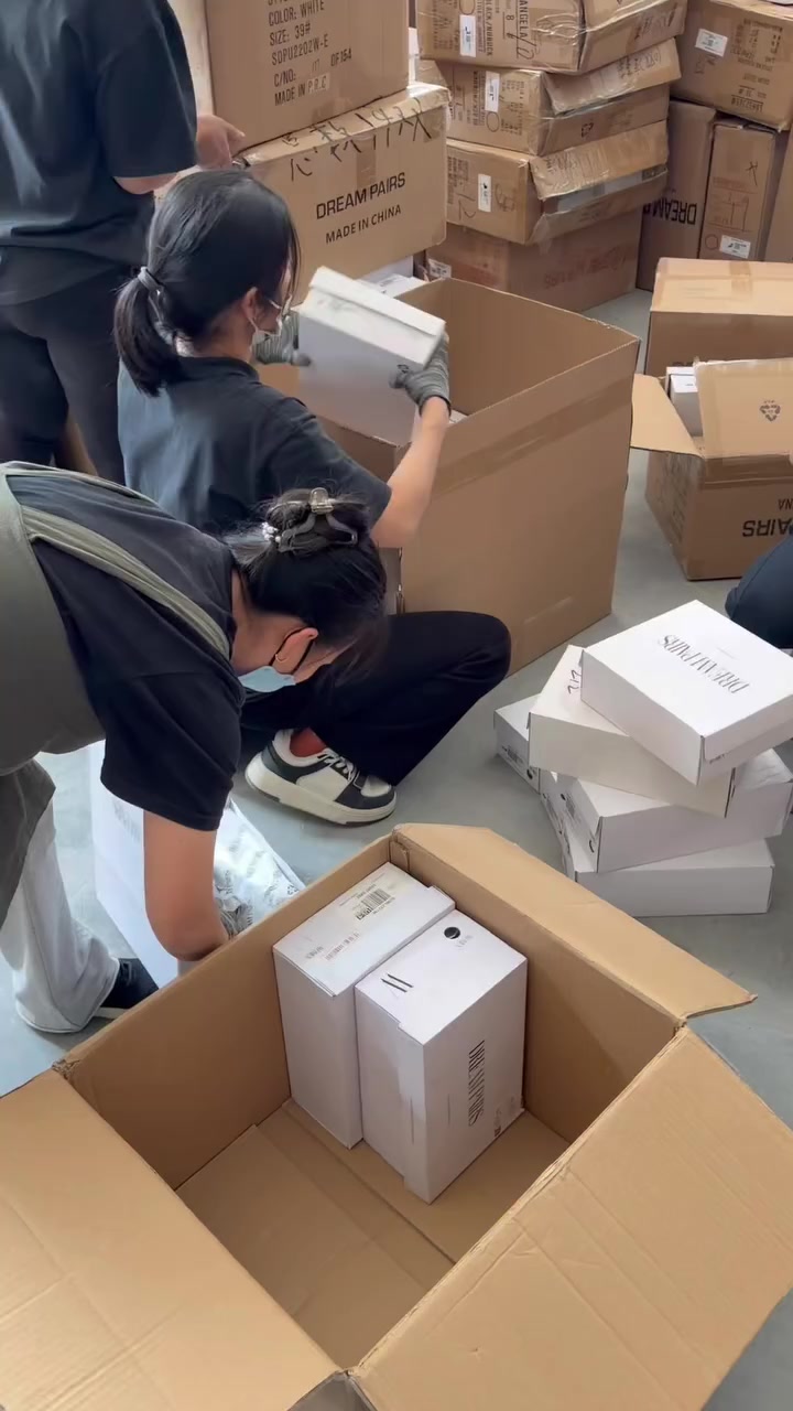 Ladies fashion shoes packing for our customer 

تغليف أحذية نسائية أنيقة لعميلتنا


**إذا كنت صاحب هذا الإعلان وتريد حذفه لأي سبب، رجاءا أرسل رسالة إلى الدعم الفني**