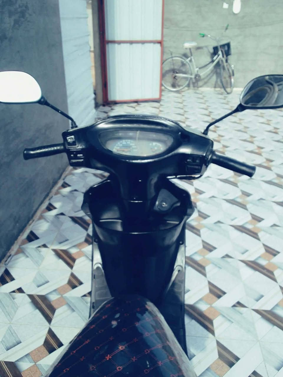 السلام عليكم  للبيع رص سايم باب اول فول 
نضافه كهربائيات كلها شغاله ونشاط فول مابي نقص السعر 350 وبي مجال مكان رمادي جويبه اتصل رقم الهاتف ***********
