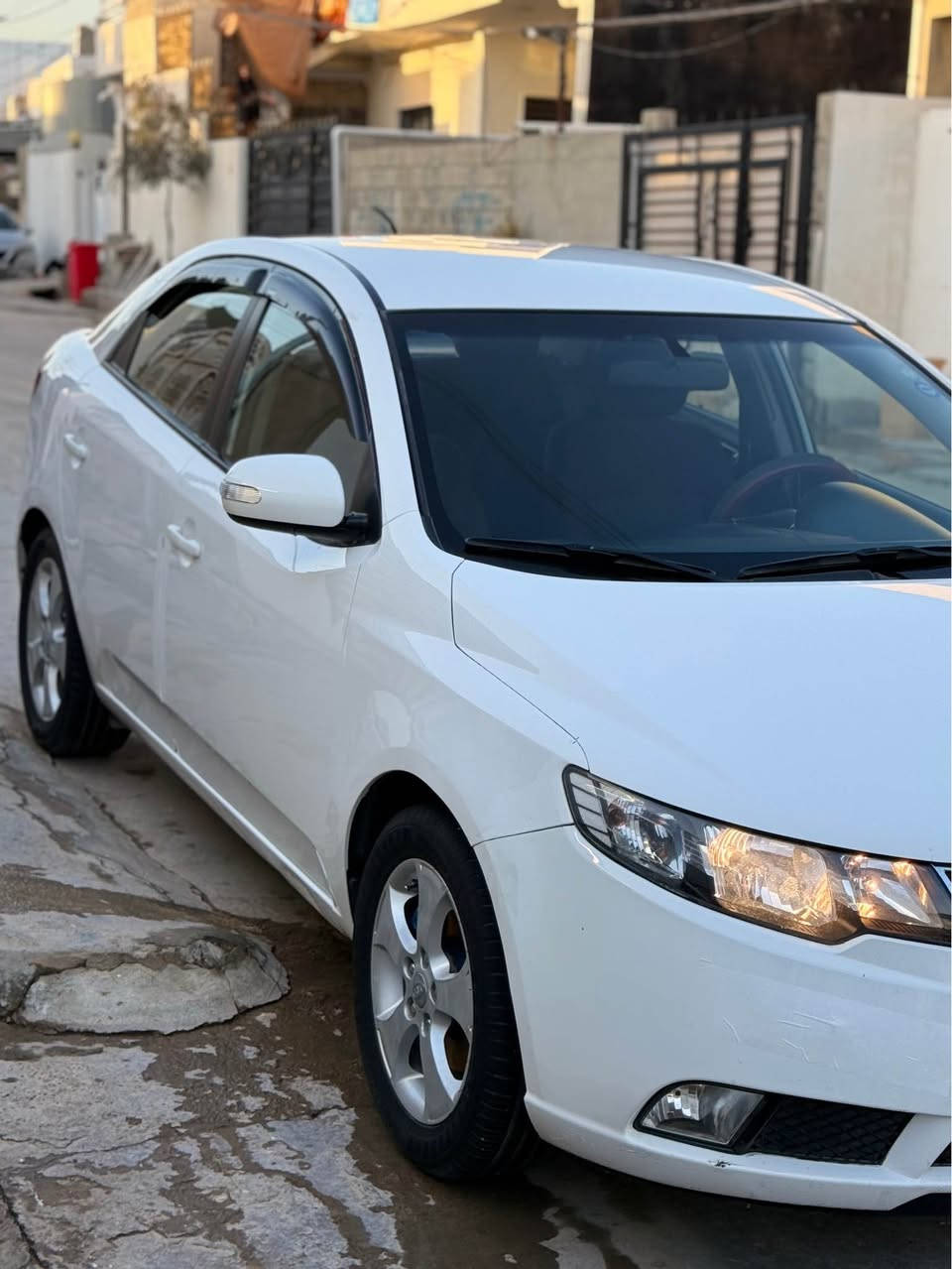 سلامً عليكم كيا سيراتو موديل 2010
كير محركً شرط لا صرف  لا بخار 
تبريد صدر تايرات كهرباي كل جديد
سيار جديد بمعنهً كلمه دينار مابي مصرف
سيار بدون حادث بدون قطر صبغ من دعامي 
اله دعامي شرط فقط بي بل سقف حالوب خفيف 
كلش بل عين مايبين اله بل فحص فقط سقف 
باقي سيار كلشي مابي جديد كلش صور فحص موجود 
بل منشور رقم سليمانيه شرط تحويل مباشر 
مكانً سيار كركوكً اخوانً كلشي مكتوب فحص همً موجود 
سيار داخل لونين تحكم. استيرن حساس خلفي سعره 
104 بي مجال قليل رقم موبايل 
***********  بي واتساب هم كركوك, العراق
