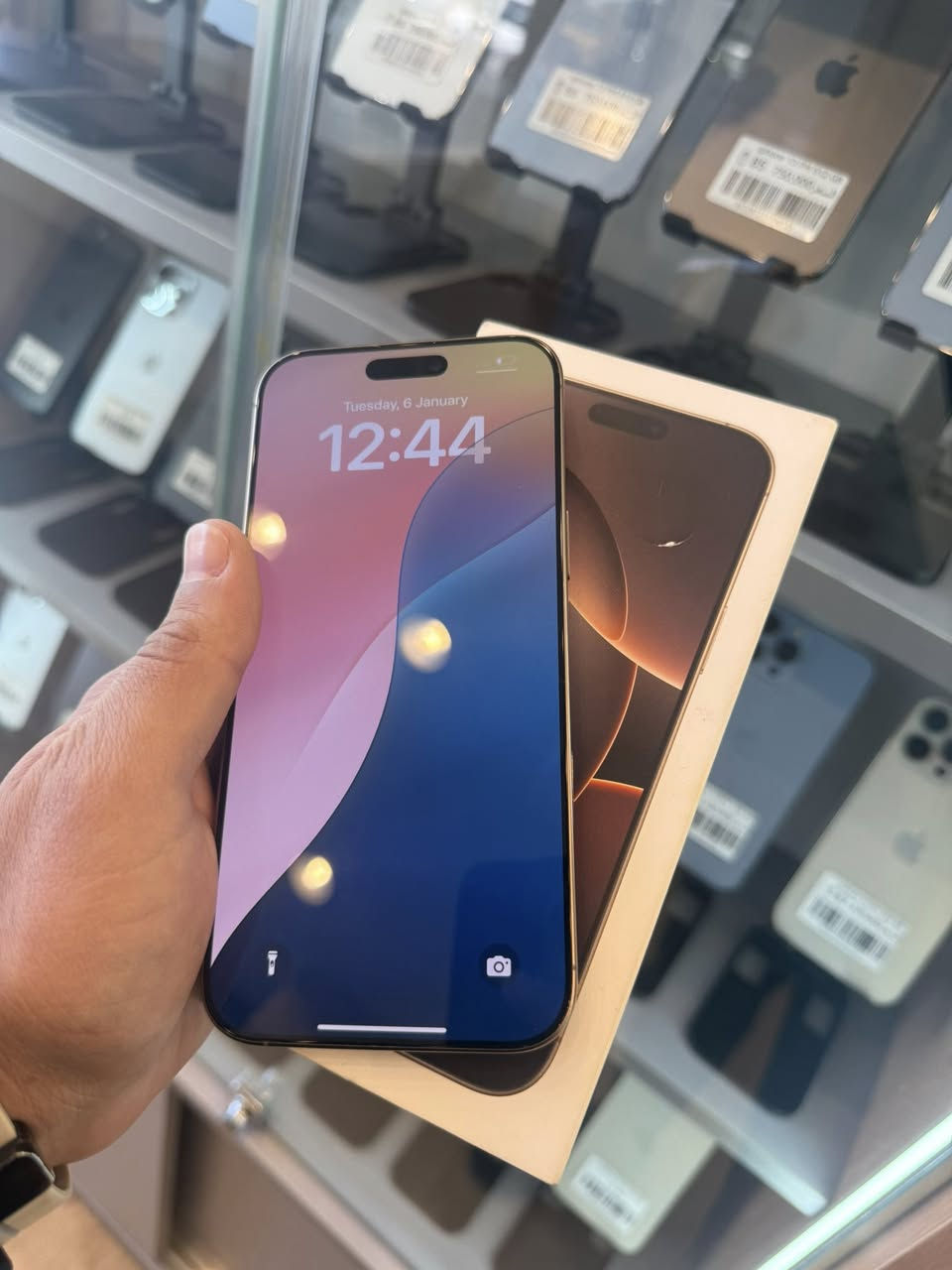 سلام عليكوم Iphone 16 Pro Max كولش نضيفه بطاريه 99 مشحون 143 الجهاز عربي ذاكره 256 الجهاز كولش نضيفه مبيهه شخط
سعره جوه السوك ابيعه 
بدون امراوس فقط بيع 
عنوان بغداد زيونه شارع ربيعي
***********  واتس اب 
السعر 1,300,000
قفل
شباب ما ابيعه 1,290,000
