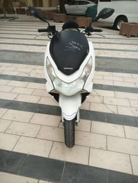 للبيع دراجه pcx ياباني الاصلي نوزل خطين ستان كهربائي حساس ازدحام دراجه...