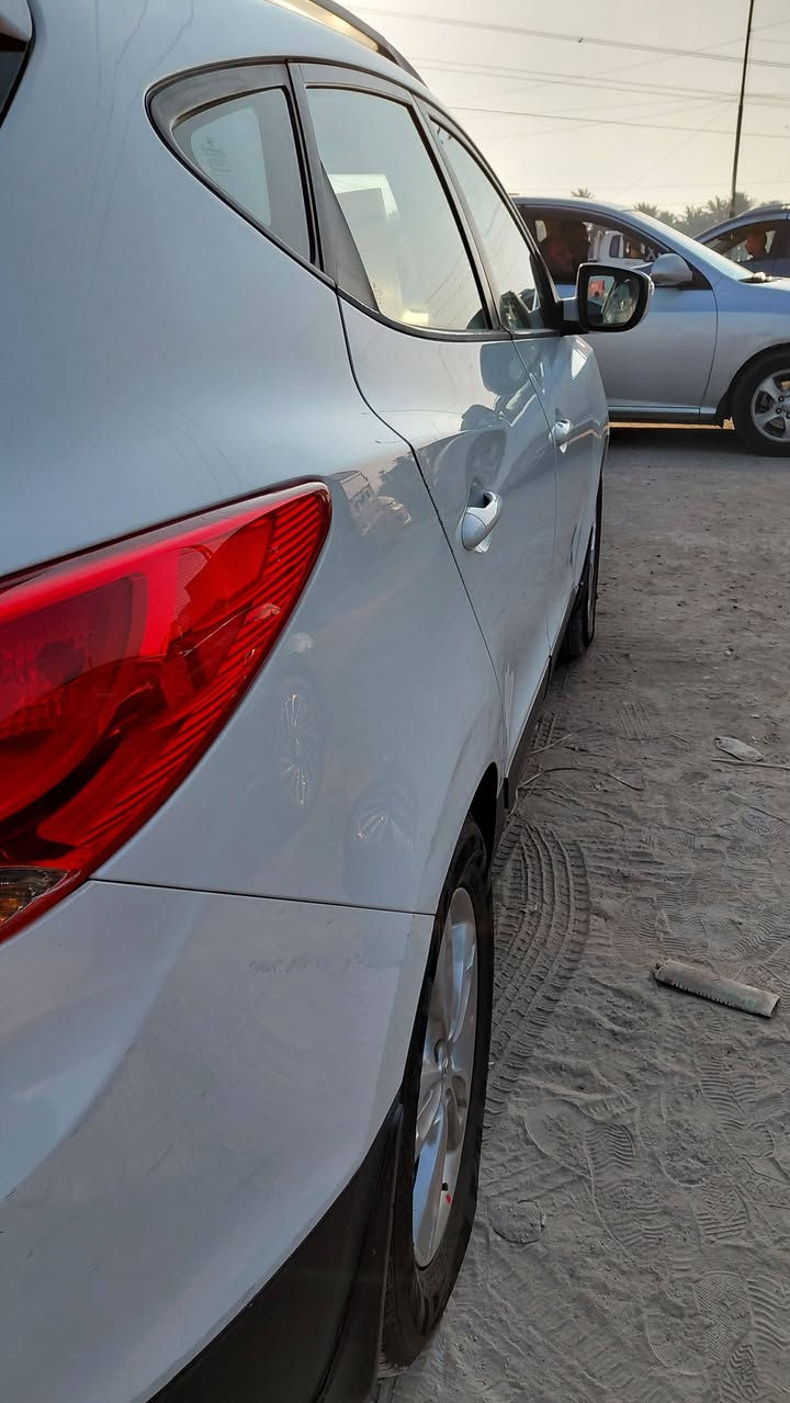 توسان 2012 ..  خليجي محرك ٢٠٠٠
كير محرك تبريد خير من الله 
صدر خلفي أمامي خير من الله 
143 ورقة وبيهة مجال ..بسمي تحويل بأي وقت 
سونار موجود 
للاتصال واتساب  ***********
مكان السيارة بحي العامل .
