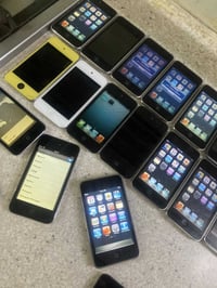 iPod جيل الاول والثاني فقط  بيهن نظيف بيهن شاشات مفطره بيهن يشتغلن عال...
