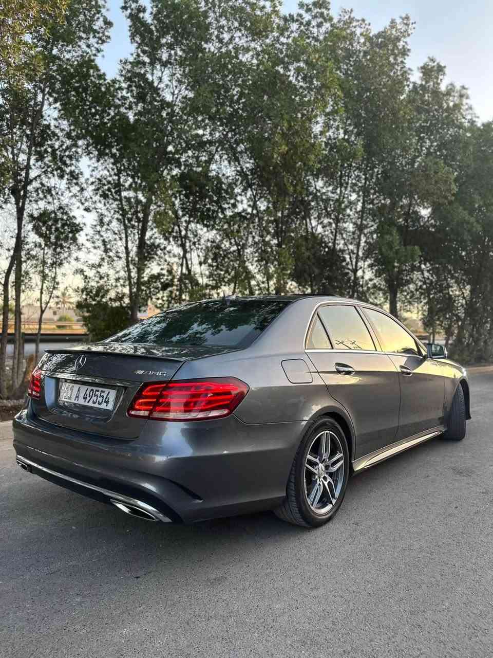 مرسيدس E350 فل أوبشن | موديل 2016 | جاهزة للاستخدام 🔥
للبيع مرسيدس E350 W212 Facelift 2016 لون رمادي غامق، سيارة مرتبة ونظيفة جدًا.

✅ ممشى: 70 ألف مايل
✅ محرك 3.5 V6 تنفس طبيعي
✅ قير ومكينة وشاصي بحالة ممتازة
✅ فل مواصفات:

* فتحة سقف
* مقاعد كهربائية مع تبريد وتدفئة
* رادار أمامي وخلفي
* تحديد مسار
* ستارة خلفية كهربائية
* حساسات وكاميرا
* إنارة LED

🔹 الحادث الأمريكي خفيف وتم إصلاحه باحتراف، صبغ قطعتين فقط.
🔹 السيارة خالية من أي أعطال أو ملاحظات.
🔹 رقم بغداد باسمي، والتحويل ثاني يوم.
      بغداد الجادرية 

💰 المطلوب: 218 ورقة قابل للتفاوض بالمعقول بعد المعاينة.

📞 ***********
