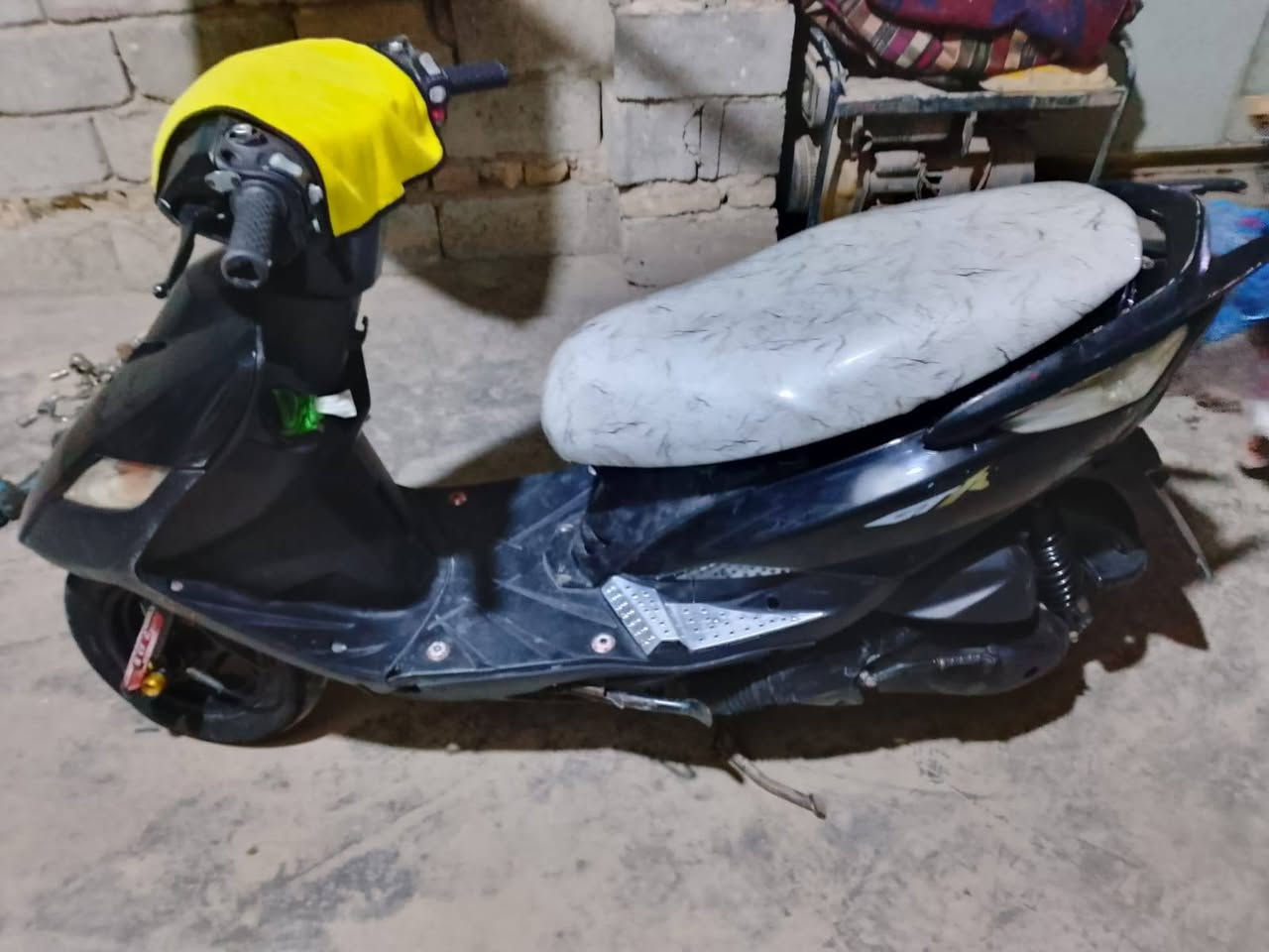 سلام عليكم ثعلب للبيع اي نقص مابيه فقط كابريتر وصخه كفرات انضاف شلعه تشك الكاع كهربائياته كله شغاله مكاني بغداد الغزاليه سعر400وبيه مجال للطيبين رقمي***********
