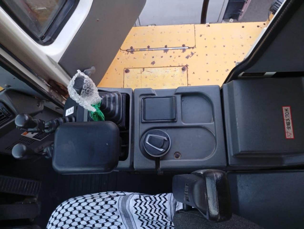 للبيع شفل حجم 80 مديل 2005 وارد ياباني مكينه مشتغله 4 الف مامفتوح بيه برغي بلاد عنوان بصره الزبير *********** او ***********
