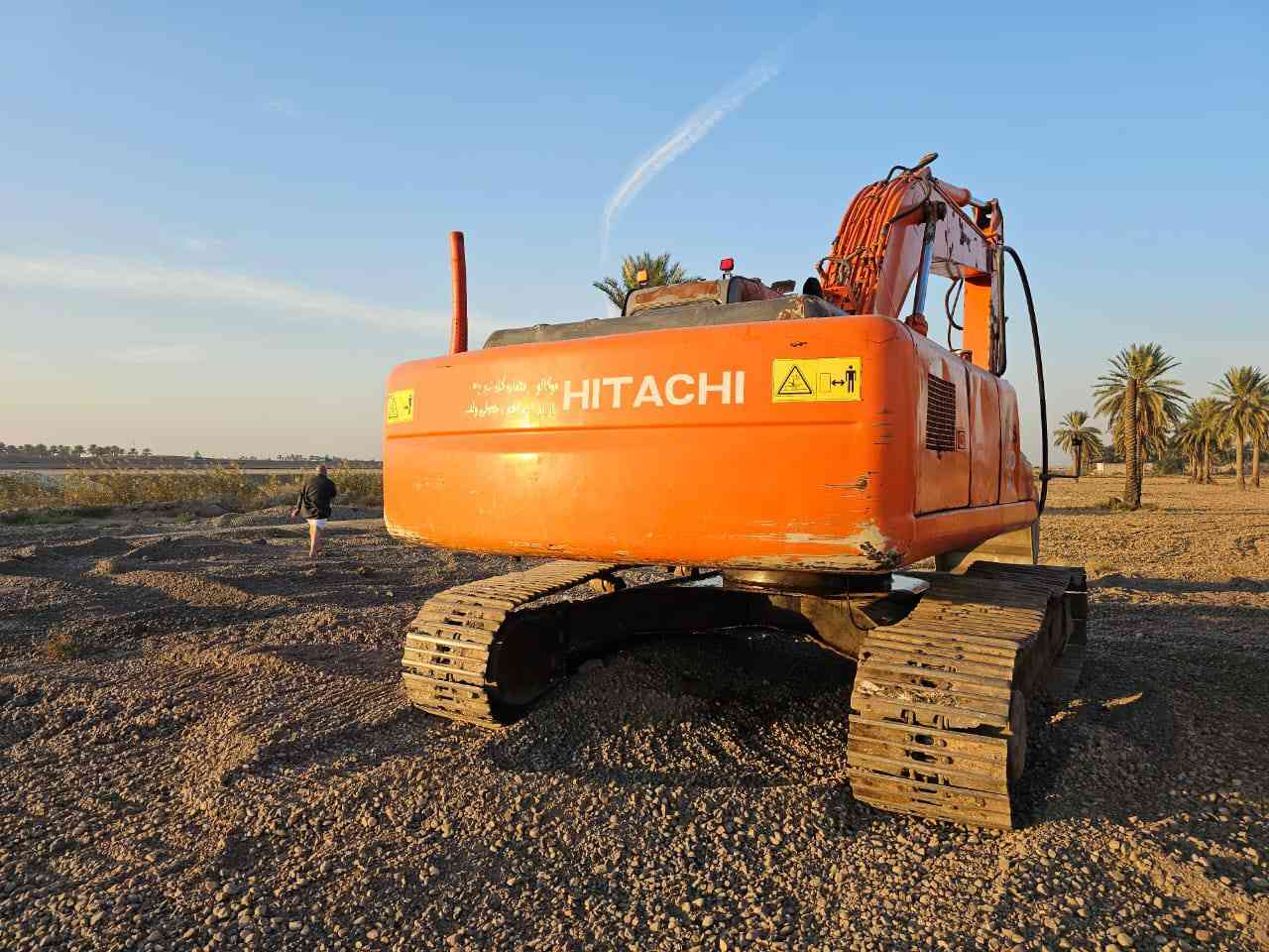 السلام عليكم 
للبيع 
حفاره زت حجم 230 ال سي
موديل 2004 بدون 
محرك جديد 
مضخه جديد 
زناجيل جديد 

السعر 230 $ وبيه مجال للشراي 

معرض العراق لبيع السيارات والآليات الثقيلة 
الانبار ـ الفلوجه معارض الخط السريع 
*********** - ***********
