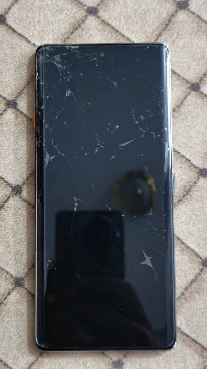 العملاق جهاز [ تكنو كامون 40 برو 5g ]
الجهاز فول مواصفات تريدة للتصوير فول ومكفول وبل ألعاب 90 فريم ببجي وباقي الألعاب 120 فريم بس الكلاس مال الشاشة مكسور يعني الشاشة ما بية شي نهائيا وما مأثرة بل لمس ولا حتى 1%
تجي تفحص وتتأكد بنفسك اذا ما عجبك لا تاخذة
يجيك ويا الكارتونة الأصلية والشاحنة والكيبل الأصليات
مواصفاتة...
1- ذاكرة 256  والعشوائية 24 ✅
2- بطارية كبيرة بسعة 5200 ملي امبير ✅ وبسرعة شحن 45 واط للعلم الشاحنة الأصلية ويا موجودة
3- معالج Dimensity 7300  🔥 يعني 90 فريم ببجي بكل راحة وهاذا المعالج بصعوبة يحمى
4- شاشة أملد وبسرعة 144 هيرتز 🔥فووول سلاسة
5- كاميرات 50MP من شركة سوني نوع الحساس LYT-700C ألترا 🔥🔥
6- أقوى مقاوميتن مياة وغبار lP68/IP69 🔥✅
7- مميزات ذكاء اصطناعي لأ نهائية
وكل هاي المواصفات سعرة ب200 الف فقط
مكاني نجف حي ميسان للتواصل واتساب ***********
لا يوجد توصيل

