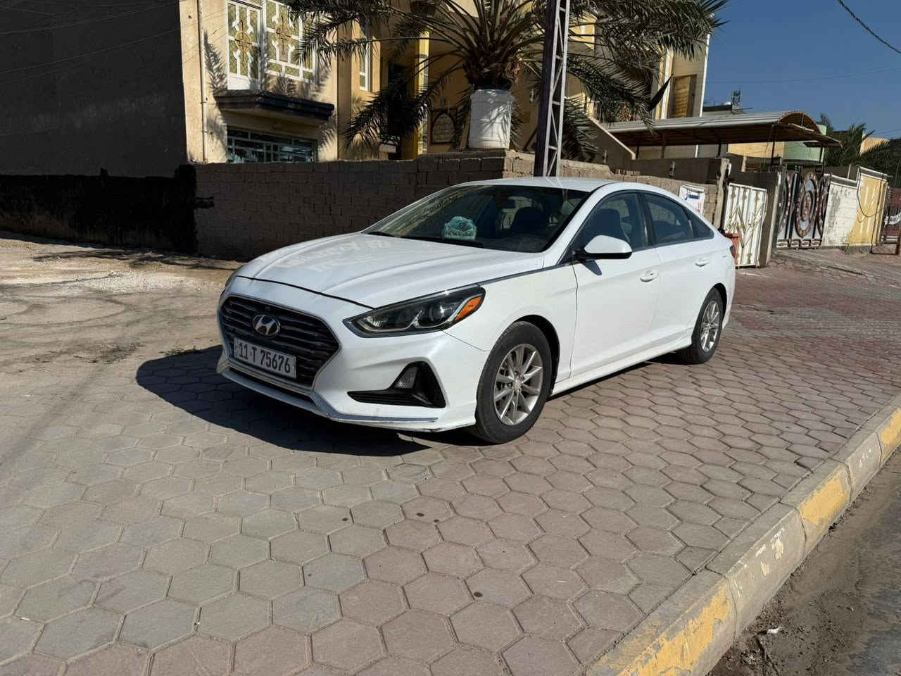 تحية طيبة للبيع سوناتا موديل 2018 بسمي بغداد مشروع وطني سنويه جديدة محرك 2400/ وارد أمريكي  محرك مامفتوح شرط السونار  ماشيه ٨٠/ سيارة بجم كبس  فقط قطعتين باب وجاملغ صور سونار مرفق بالمنشور شوفهن وتصل رجاء السعر 133/ مكانه واسط اتصال/ ***********
