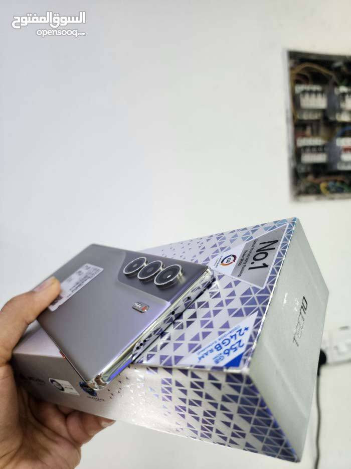 تكنو كامون 40 برو G5 
ذاكره 256 الرام 24 مستخدم سبوعين فقط 
كامل ملحقات مع كفرين ولاصق ضد الكسر أصلي 
سعر ٣٠٠ مكاني جمعيات ***********
