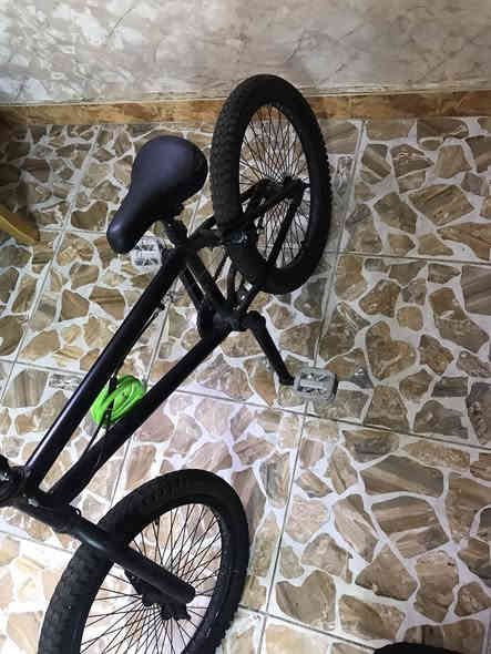 بايسكل بي ام اكس حركات تايرات جدد لون اسود اخو الجديد مابي نقص مرتب BMX للبيع بسعر 95 وبي مجال بسيط متوفر توصيل داخل بغداد للحجز ***********
