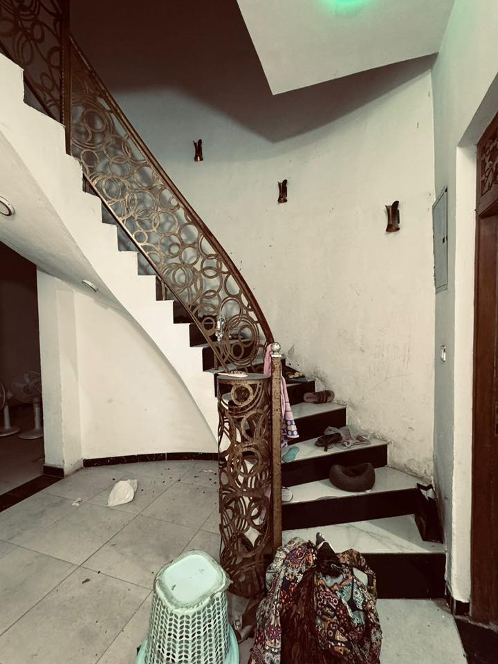 بيت للرهن حي الزهراء شارع عشرين التبليط شارع مكتب الجبوري رابع بيت ع الشارع الرئيسي قرب مدارس ريبال االبيت جاهز مطبخ مؤثث وتانكيات وكيزر ومراوح وسقيفة غرفتين نوم وصالة وصحيات داخلية وخارجية وبراني ومطبخ للاستفسار الاتصال 
***********
