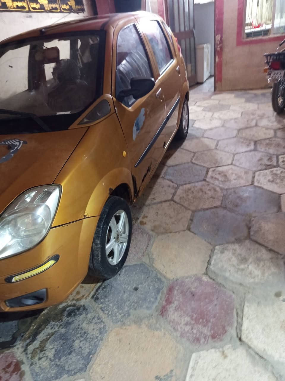 سيارة هافي لوبو صيني ٢٠١٣ بدون رقم (الشركة العامة للسيارات ) مكفولة من الضربة ومحرك وكير مكفولات ، بيها خياسات ،العنوان حله مركز مدينه رقم الهاتف ***********
