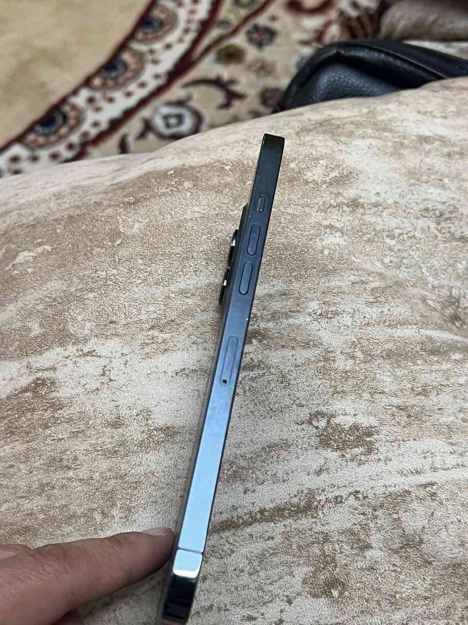 ايفون 12برو ماكس  ذاكره 256 بطاريه 79 فقط شخوط بسيطه بشاشه  السعر 375  ***********
