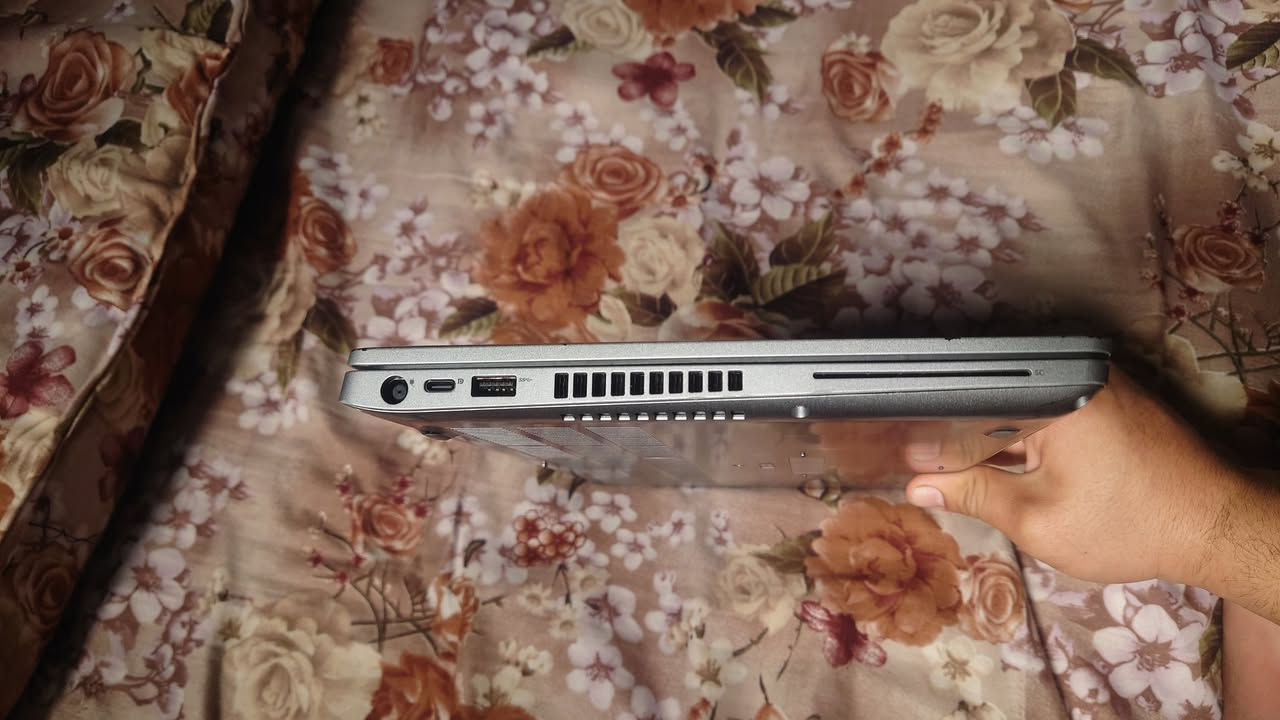 سلام عليكم دل 5410 
Ddr4 3200 16
Samsung 256 ssd
بطاريه 3 ساعات 
سعر 350 
مكاني محموديه 
***********
