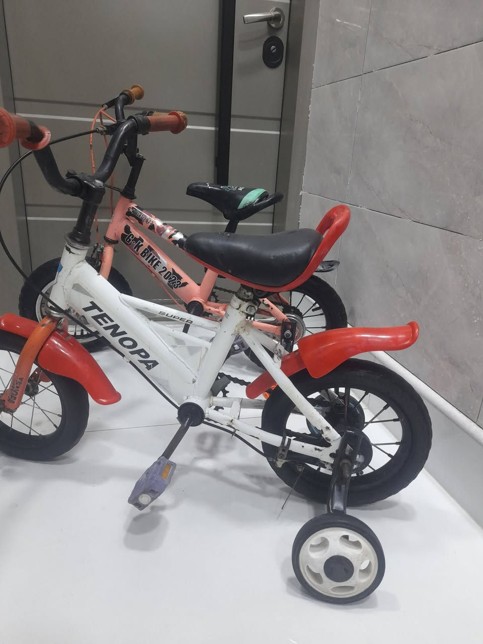 السلام عليكم 
متاح باسكل حجم ١٦ نوع أوربي ممتاز السعر ٤٠ الف وحجم ١٢ عدد اثنين نوعية أوربي ممتاز سعر الواحد ٢٥ الف ونوع ثلاث عجلات سعر ١٥ الف بعقوبة التحرير 
***********
